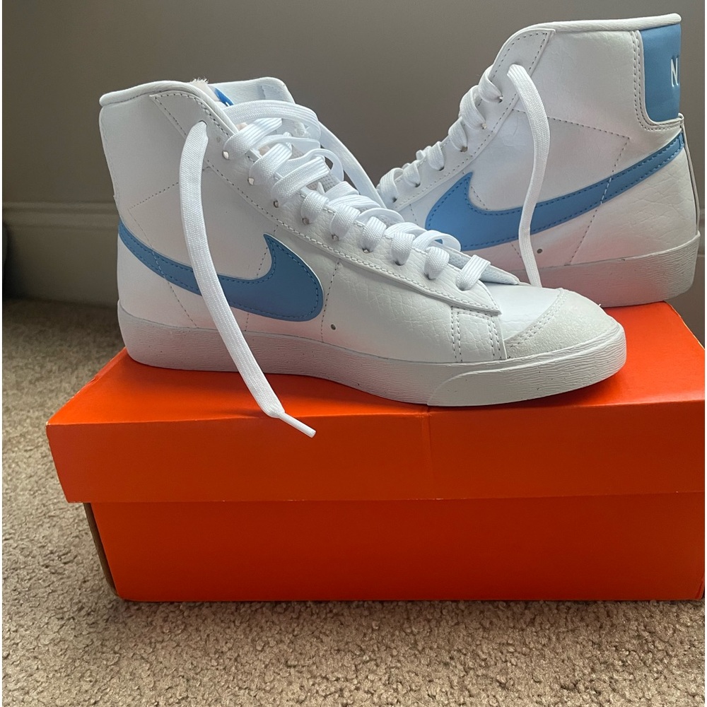 NEVER WORN Nike Blazer